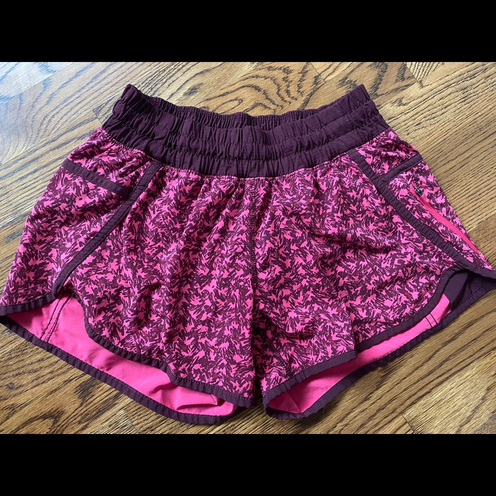 Lululemon Tracker low rise lined short 4”